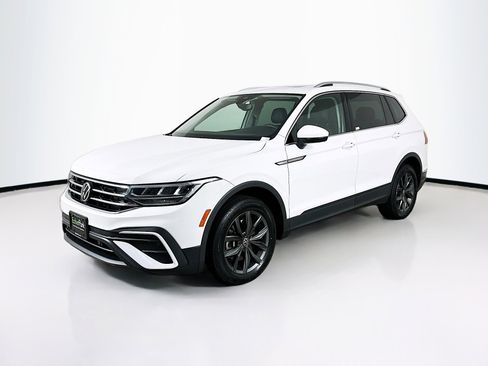 Used 2022 Volkswagen Tiguan SE image 3