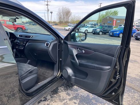 Used 2016 Nissan Rogue SV AWD/4WD image 13