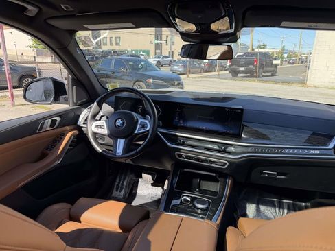 Used 2024 BMW X5 xDrive40i w/ M Sport Package AWD/4WD image 18