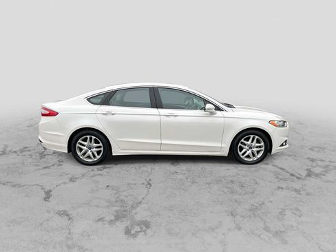 Used 2015 Ford Fusion SE w/ Equipment Group 202A FWD image 9