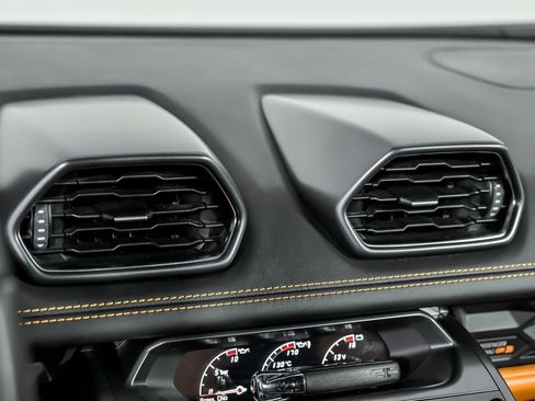 Used 2015 Lamborghini Huracan LP 610-4 image 32