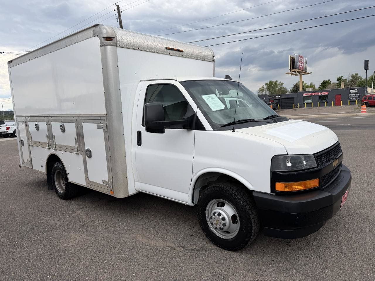 Used 2020 Chevrolet Express 3500 w/ Power Convenience Package RWD image 2