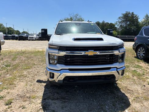 Used 2024 Chevrolet Silverado 3500 LT RWD image 2