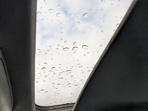 Certified 2024 Chevrolet Suburban Z71 w/ Luxury Package image 32