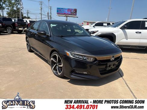 Used 2018 Honda Accord Sport image 2