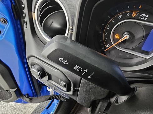 Used 2025 Jeep Gladiator Sport AWD/4WD image 38