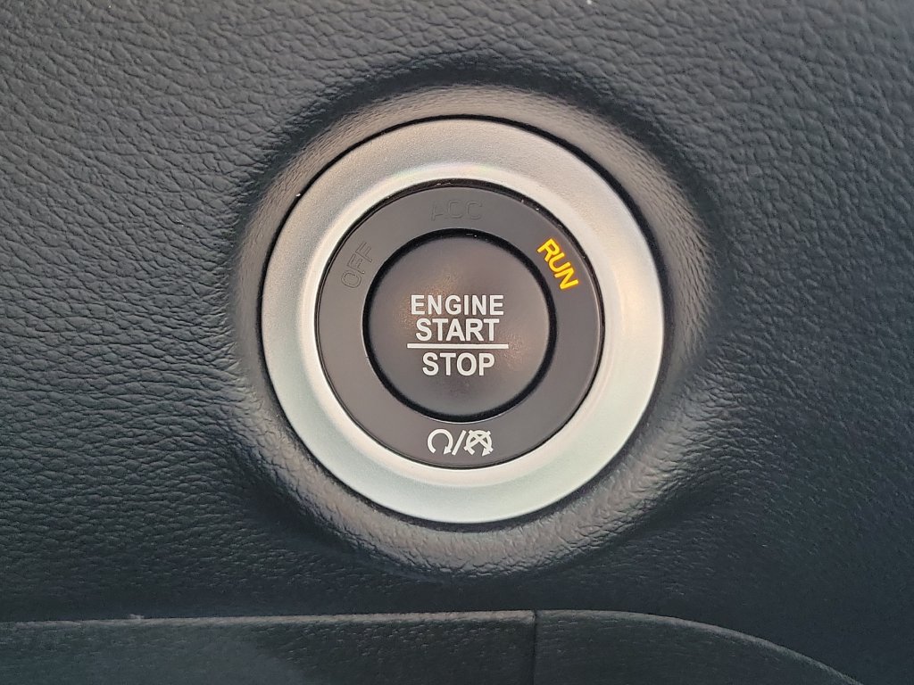 Used 2025 Chrysler Pacifica Select FWD image 28