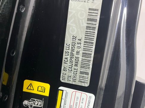 Used 2023 Jeep Wrangler Unlimited Sahara w/ Cold Weather Group image 36