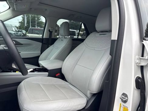Used 2025 Ford Explorer Platinum w/ LUX Leather Package AWD/4WD image 9