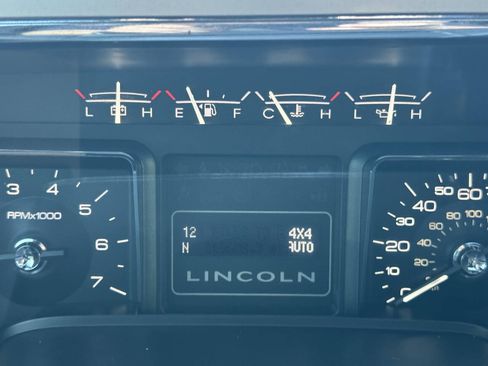 Used 2010 Lincoln Navigator 4WD image 16