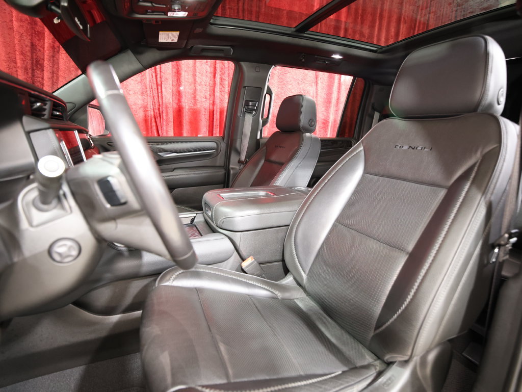 Used 2022 GMC Yukon XL Denali AWD/4WD image 13
