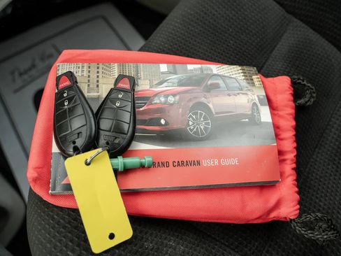 Used 2019 Dodge Grand Caravan SE w/ UConnect Hands-Free Group image 21