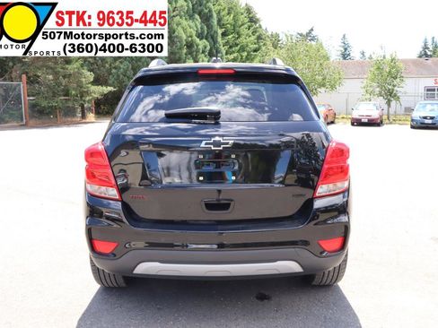 Used 2019 Chevrolet Trax LT w/ Sun & Sound Package AWD/4WD image 8