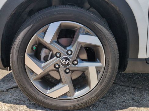 Used 2024 Hyundai Venue Limited FWD image 12