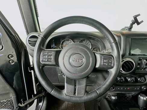 Used 2017 Jeep Wrangler Unlimited Sahara w/ Connectivity Group image 10