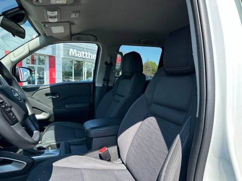 Certified 2024 Nissan Frontier SV w/ Technology Package AWD/4WD image 12