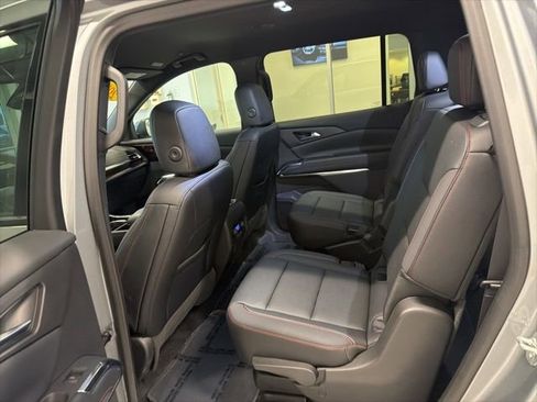 Used 2025 Chevrolet Traverse Z71 image 16