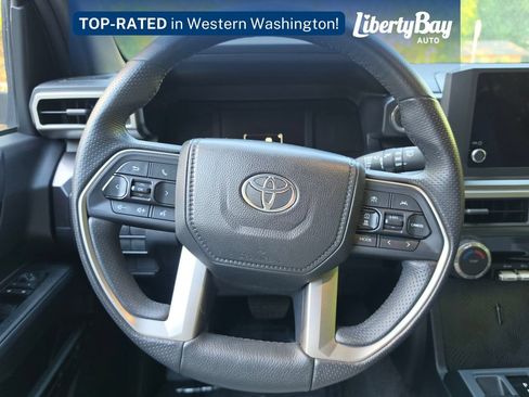 Used 2025 Toyota 4Runner SR5 AWD/4WD image 16