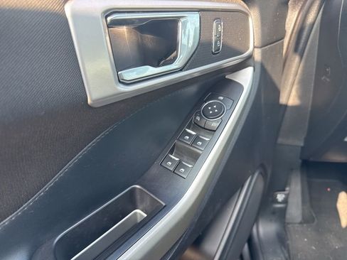 Used 2020 Ford Explorer XLT image 8