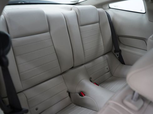 Used 2010 Ford Mustang GT Premium RWD image 12