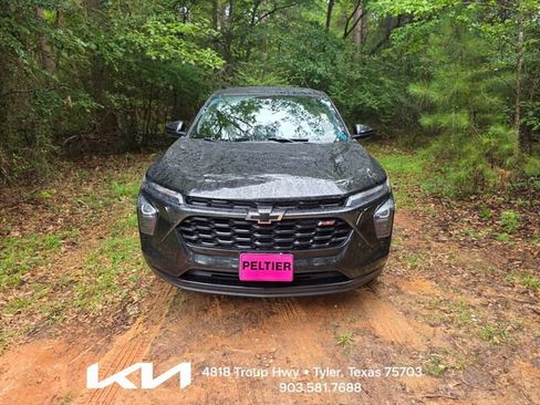 Used 2024 Chevrolet Trax RS w/ Driver Confidence Package FWD image 2