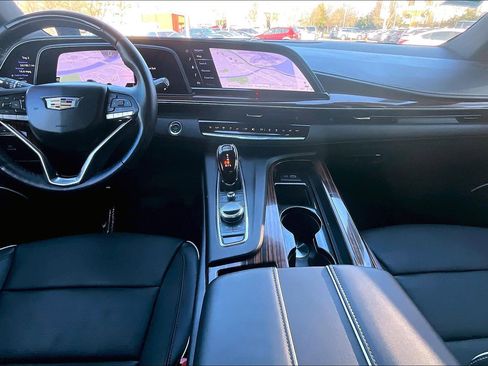 Used 2024 Cadillac Escalade ESV Premium Luxury image 14