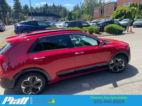 Used 2023 Kia Niro Wave w/ Wave Preserve Package FWD image 12