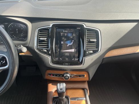 Used 2022 Volvo XC90 T6 Momentum w/ Advanced Package AWD/4WD image 10