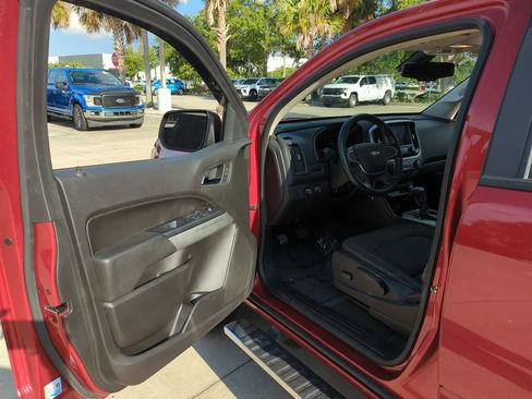 Used 2021 Chevrolet Colorado LT w/ LT Convenience Package AWD/4WD image 8