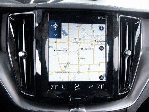 Used 2019 Volvo XC60 T5 Momentum w/ Premium Package image 17