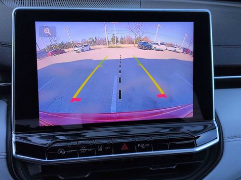 Used 2025 Jeep Compass Limited image 28