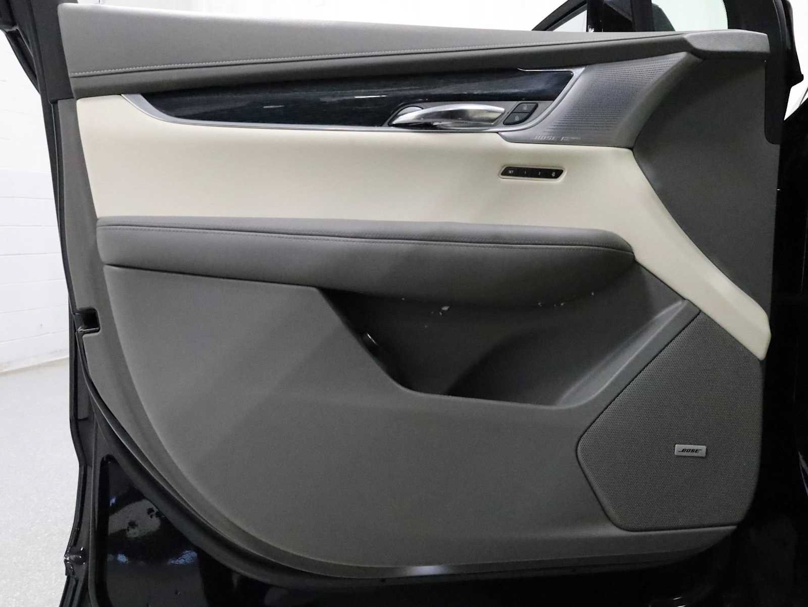 Used 2020 Cadillac XT6 Premium Luxury AWD/4WD image 16