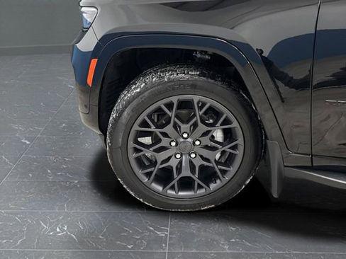 Used 2025 Jeep Grand Cherokee Summit w/ Obsidian Package image 39