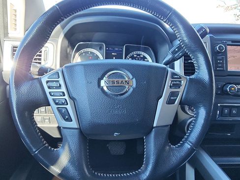 Used 2019 Nissan Titan PRO-4X image 14