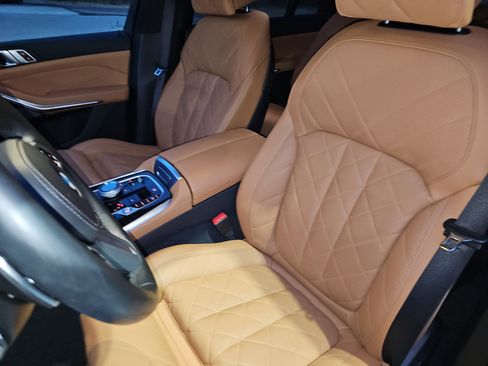 Used 2023 BMW X7 xDrive40i w/ Executive Package image 17