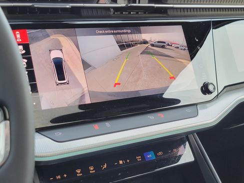 Used 2024 Jeep Wagoneer Launch Edition image 12