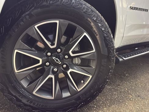 Used 2023 Chevrolet Suburban Z71 w/ Luxury Package image 9