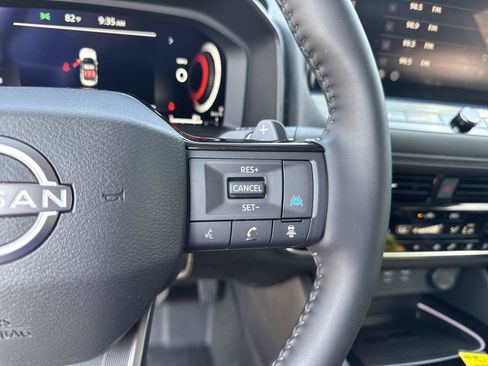 Used 2025 Nissan Rogue SL w/ SL Premium Package FWD image 17