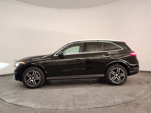 Used 2026 Mercedes-Benz GLC 300 image 2