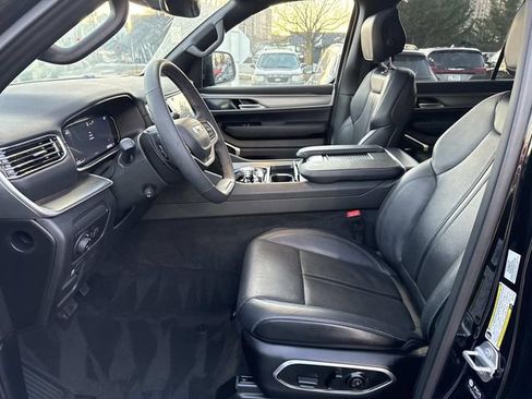 Used 2025 Jeep Wagoneer Series II image 22