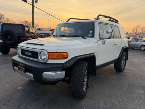Used 2014 Toyota FJ Cruiser 4WD w/ Upgrade Package image 7