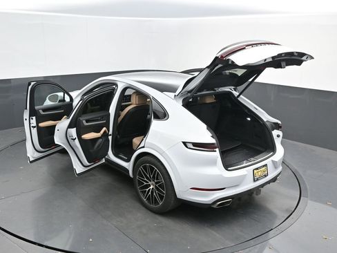 Certified 2025 Porsche Cayenne Coupe AWD/4WD image 47