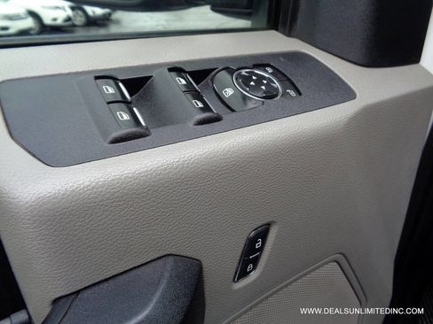 Used 2017 Ford F250 XL w/ Power Equipment Group image 11