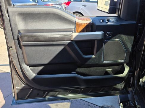 Used 2019 Ford F150 Lariat image 29