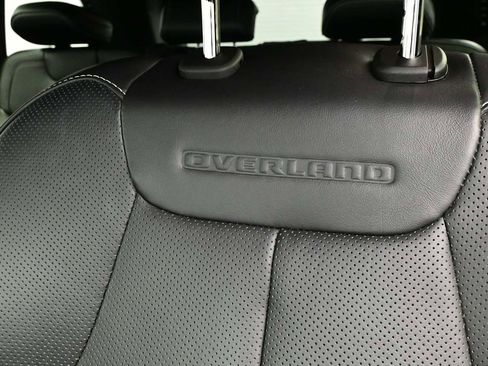 Used 2023 Jeep Grand Cherokee Overland w/ Luxury Tech Group IV AWD/4WD image 13