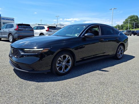 Used 2023 Honda Accord EX image 4
