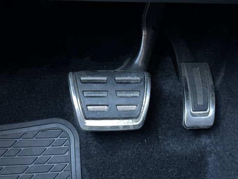 Used 2022 Volkswagen Tiguan SEL R-Line image 45