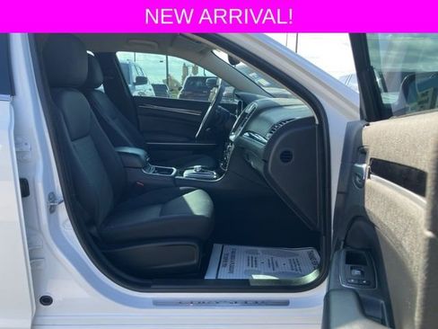 Used 2023 Chrysler 300 Touring image 9