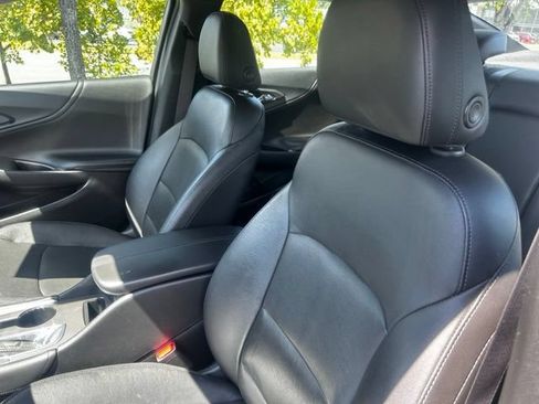 Used 2020 Chevrolet Malibu LT w/ Leather Package FWD image 13