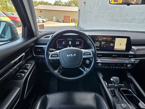 Used 2025 Kia Telluride S FWD image 32